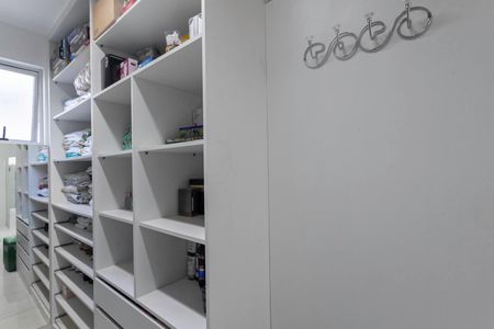 Apartamento à venda com 311m², 4 quartos e 2 vagasCloset da suíte 2