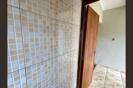 Casa para alugar com 120m², 2 quartos e 2 vagasBanheiro 1