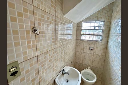 Casa para alugar com 120m², 2 quartos e 2 vagasBanheiro 1