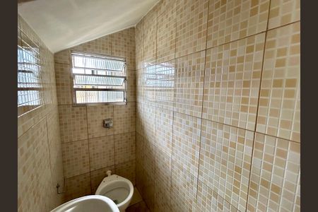 Casa para alugar com 120m², 2 quartos e 2 vagasBanheiro 1