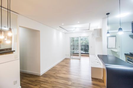 Sala  de apartamento para alugar com 2 quartos, 68m² em Jardim Tupanci, Barueri