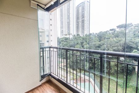 Varanda de apartamento para alugar com 2 quartos, 68m² em Jardim Tupanci, Barueri