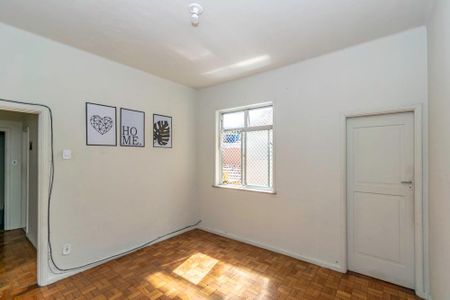 Apartamento à venda com 80m², 2 quartos e sem vagaSala