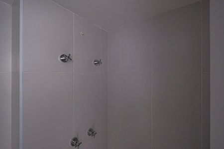 Banheiro de kitnet/studio à venda com 1 quarto, 30m² em Pinheiros, São Paulo