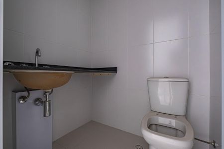 Banheiro de kitnet/studio à venda com 1 quarto, 30m² em Pinheiros, São Paulo