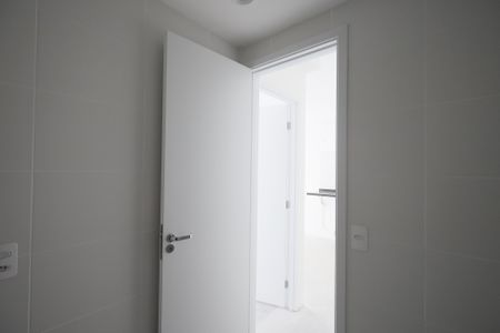 Banheiro  de kitnet/studio à venda com 1 quarto, 28m² em Vila Gustavo, São Paulo