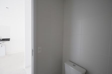 Banheiro  de kitnet/studio à venda com 1 quarto, 28m² em Vila Gustavo, São Paulo