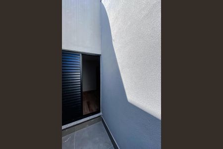 Casa à venda com 200m², 3 quartos e 3 vagas Casa à venda com 200m², 3 quartos e 3 vagasVaranda da Suíte 2