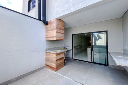 Casa à venda com 200m², 3 quartos e 3 vagas Casa à venda com 200m², 3 quartos e 3 vagasÁrea externa