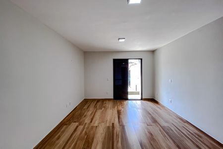 Casa à venda com 200m², 3 quartos e 3 vagas Casa à venda com 200m², 3 quartos e 3 vagasQuarto 1 - Suíte