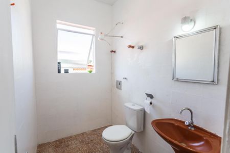 Casa para alugar com 120m², 3 quartos e 1 vaga Casa para alugar com 120m², 3 quartos e 1 vagaBanheiro Social