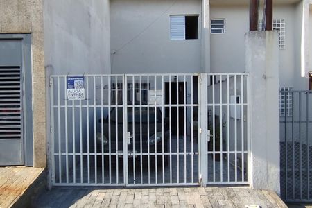 Casa para alugar com 170m², 2 quartos e 1 vagaFachada + Placa