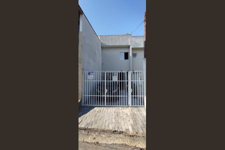 Casa para alugar com 170m², 2 quartos e 1 vagaFachada + Placa