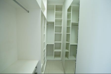 Casa de condomínio à venda com 470m², 3 quartos e 3 vagas