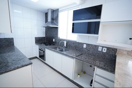 Casa de condomínio à venda com 470m², 3 quartos e 3 vagas