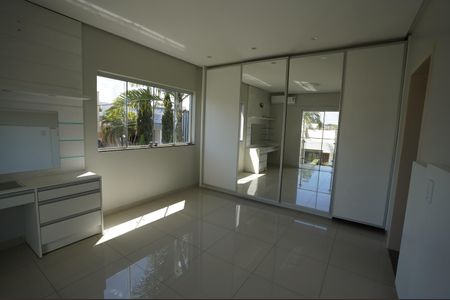 Casa de condomínio à venda com 470m², 3 quartos e 3 vagas