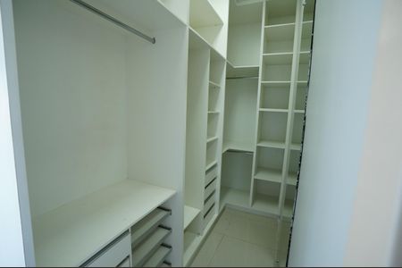 Casa de condomínio à venda com 470m², 3 quartos e 3 vagas