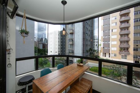 Apartamento à venda com 120m², 4 quartos e 2 vagasVARANDA