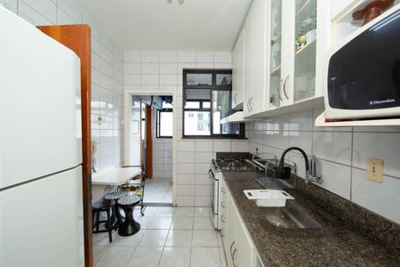 Apartamento à venda com 120m², 4 quartos e 2 vagasCOZINHA