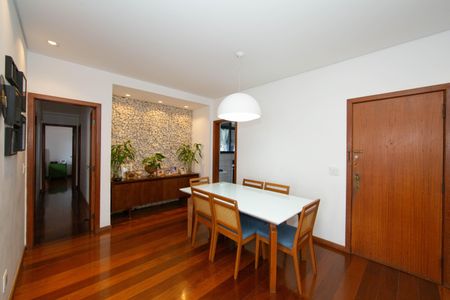 Apartamento à venda com 120m², 4 quartos e 2 vagasSALA