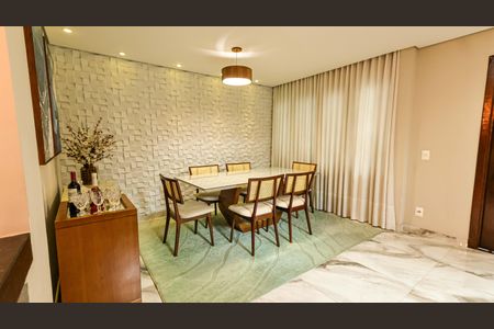 Casa à venda com 200m², 4 quartos e 2 vagasSala