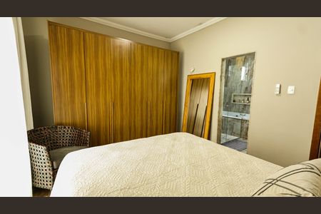 Casa à venda com 200m², 4 quartos e 2 vagasQuarto Suíte