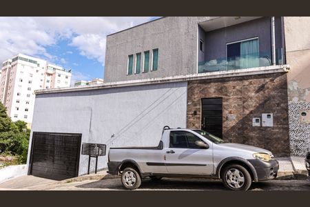 Casa à venda com 200m², 4 quartos e 2 vagasFachada