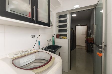 Apartamento à venda com 64m², 3 quartos e 1 vagaÁrea de Serviço 