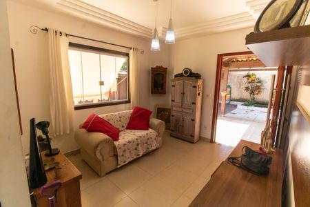 Casa para alugar com 250m², 3 quartos e 2 vagasSala