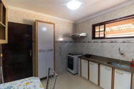 Casa para alugar com 250m², 3 quartos e 2 vagasCozinha