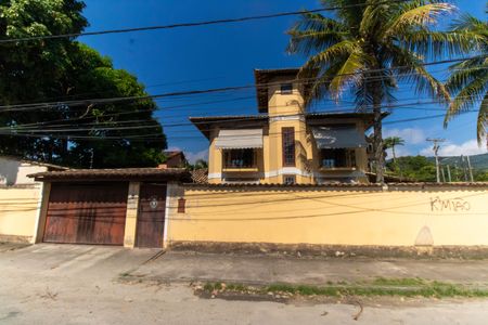 Casa para alugar com 250m², 3 quartos e 2 vagasFachada