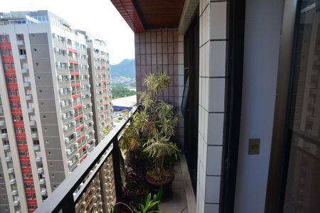 Apartamento para alugar com 112m², 3 quartos e 2 vagas Apartamento para alugar com 112m², 3 quartos e 2 vagasVaranda