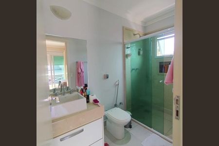 Casa de condomínio à venda com 345m², 5 quartos e 4 vagas Casa de condomínio à venda com 345m², 5 quartos e 4 vagasBanheiro