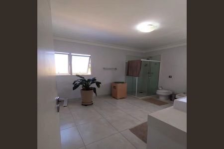 Casa de condomínio à venda com 345m², 5 quartos e 4 vagas Casa de condomínio à venda com 345m², 5 quartos e 4 vagasBanheiro