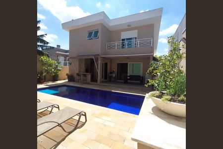 Casa de condomínio à venda com 345m², 5 quartos e 4 vagas Casa de condomínio à venda com 345m², 5 quartos e 4 vagasÁrea externa