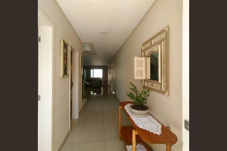 Casa de condomínio à venda com 345m², 5 quartos e 4 vagas Casa de condomínio à venda com 345m², 5 quartos e 4 vagasÁrea externa