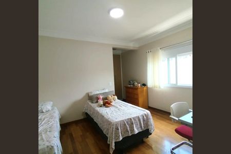 Casa de condomínio à venda com 345m², 5 quartos e 4 vagas Casa de condomínio à venda com 345m², 5 quartos e 4 vagasQuarto