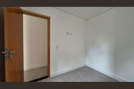 Casa à venda com 105m², 3 quartos e 4 vagas