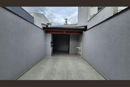 Casa à venda com 105m², 3 quartos e 4 vagas