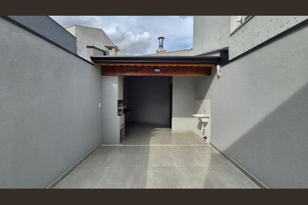 Casa à venda com 105m², 3 quartos e 4 vagas