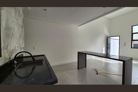 Casa à venda com 105m², 3 quartos e 4 vagas