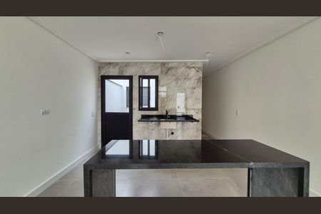 Casa à venda com 105m², 3 quartos e 4 vagas