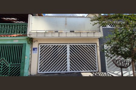 Casa para alugar com 209m², 3 quartos e 2 vagas Casa para alugar com 209m², 3 quartos e 2 vagasFachada