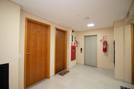 Apartamento para alugar com 50m², 2 quartos e 1 vaga Apartamento para alugar com 50m², 2 quartos e 1 vagaHall social