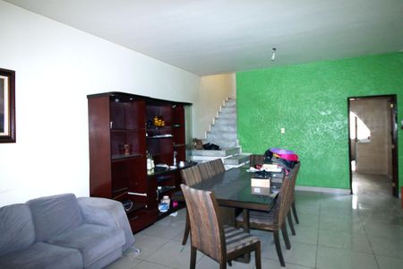 Sala de casa à venda com 4 quartos, 230m² em Penha Circular, Rio de Janeiro
