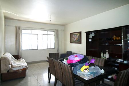 Casa à venda com 230m², 4 quartos e 3 vagasSala