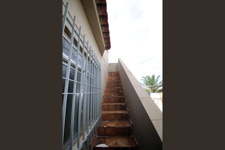 Casa à venda com 230m², 4 quartos e 3 vagasEscada - Terraço