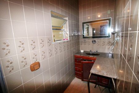 Casa à venda com 230m², 4 quartos e 3 vagasBanheiro da Suíte 2