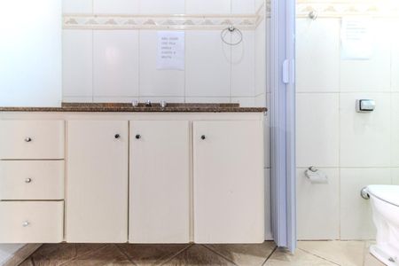 Apartamento para alugar com 75m², 1 quarto e sem vaga Apartamento para alugar com 75m², 1 quarto e sem vagaBanheiro da Suíte