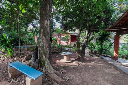 Casa para alugar com 7700m², 2 quartos e 8 vagas Casa para alugar com 7700m², 2 quartos e 8 vagasQuintal